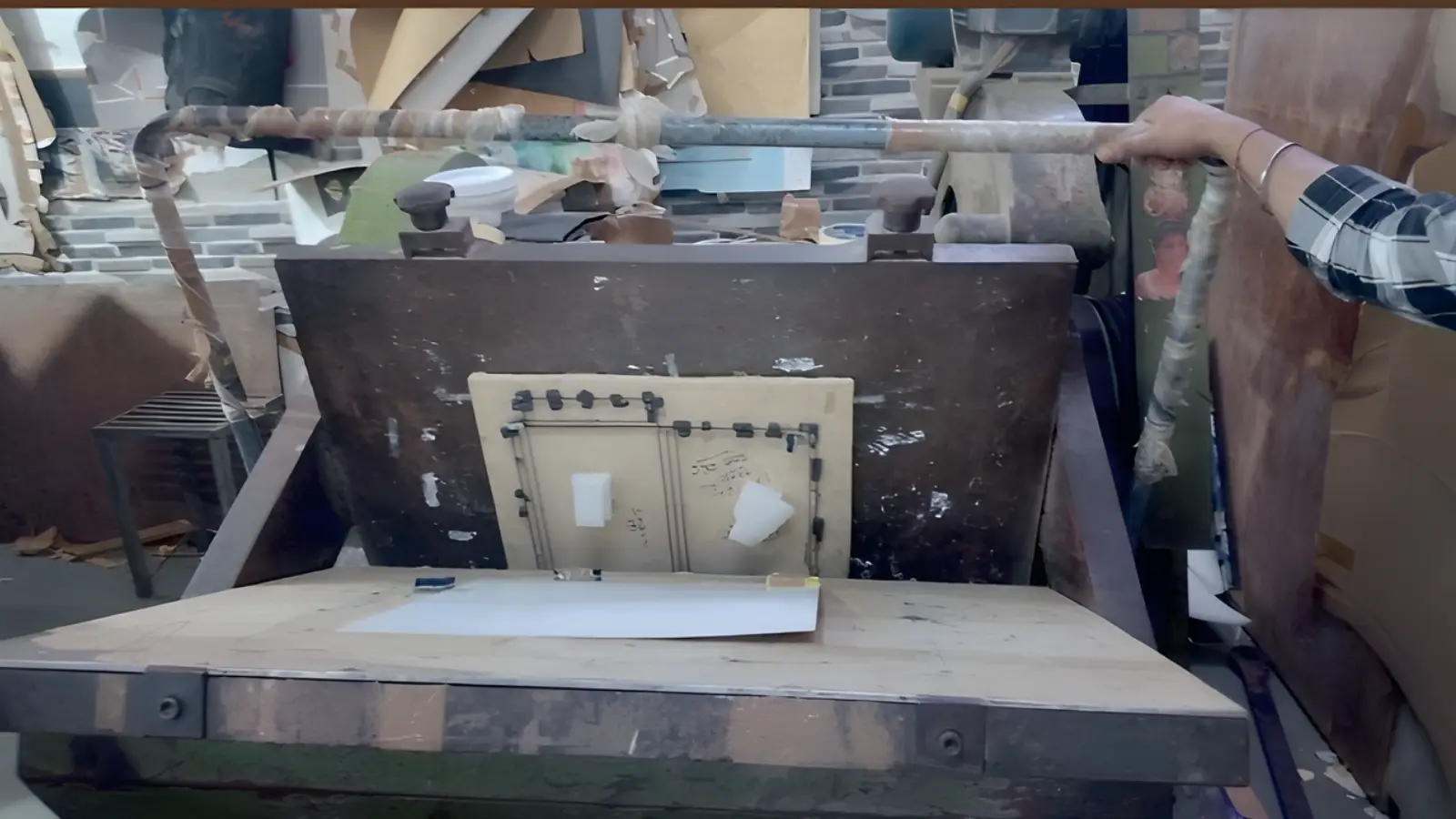 Die punching machine 28 x 40 used for compact and medium format die cut jobs