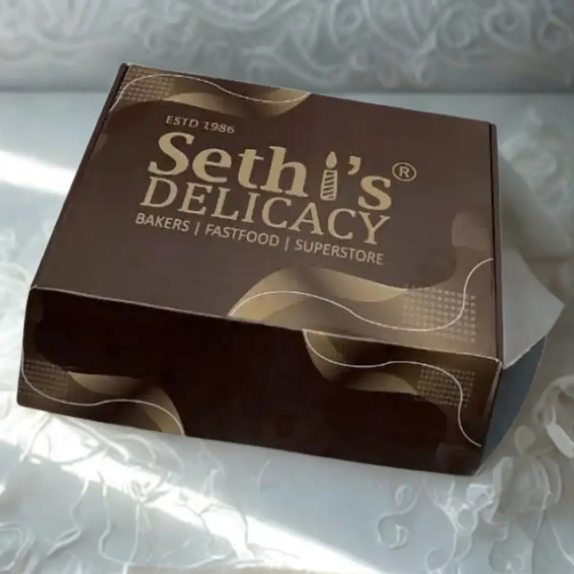 Food packaging pizza box for bakery and takeaway use